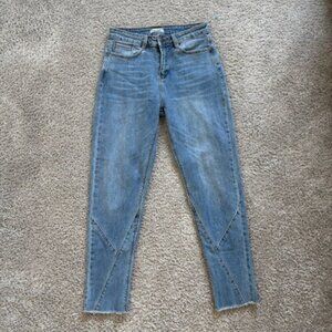ZARA frayed hem straight leg jeans size 2